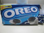 Oreo kakavovi piškoti s polnilom z okusom vanilje 